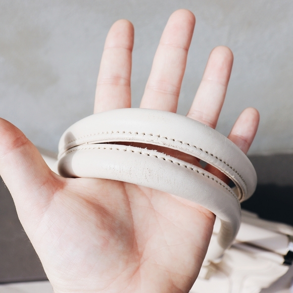 Le Chateau Off White Handbag - Picture 7 of 8